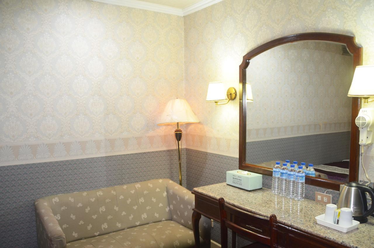 Guang Haw Hotel Tainan Exterior photo